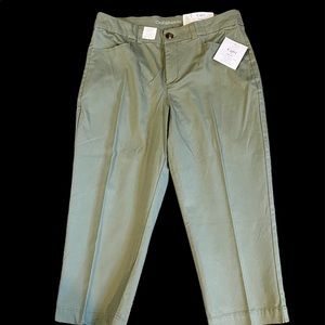 Size 12 NWT Croft & Barrow Mid Rise Capris